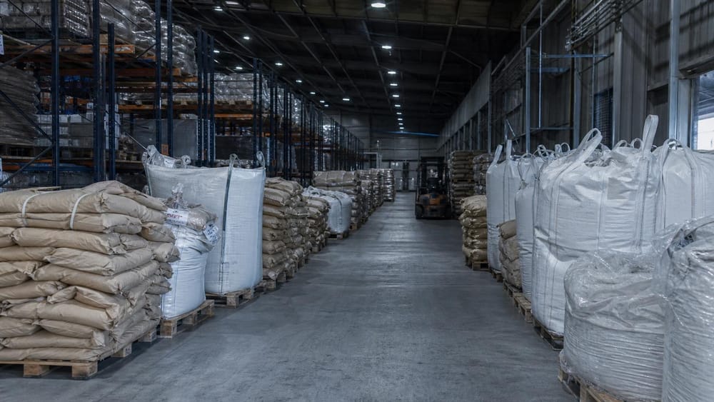 Склад: паллеты с фасованной продукцией